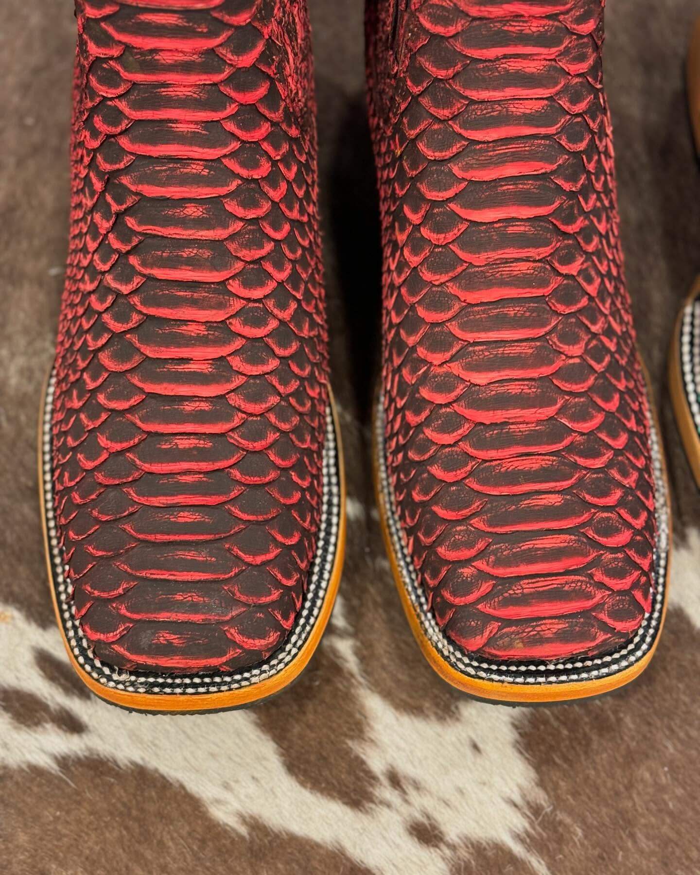 Handmade Cowboy Boots In Crocodile Leather